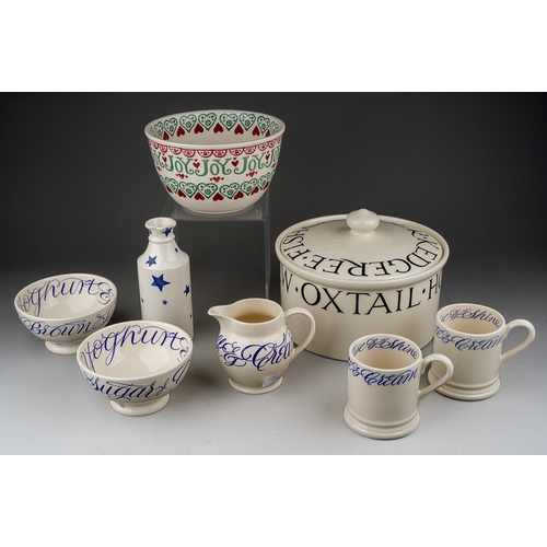 494 - A collection of Emma Bridgewater to designs include: 
Copper Plate (blue and white)- 2 bowls, 2 mugs... 