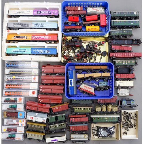 520 - Marklin HO scale Continental Bogie covered Wagons x 4 in original poly base.  Would benefit from a c... 