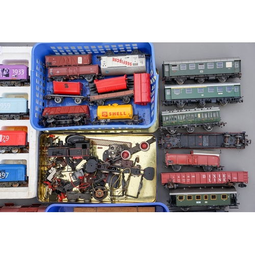 520 - Marklin HO scale Continental Bogie covered Wagons x 4 in original poly base.  Would benefit from a c... 