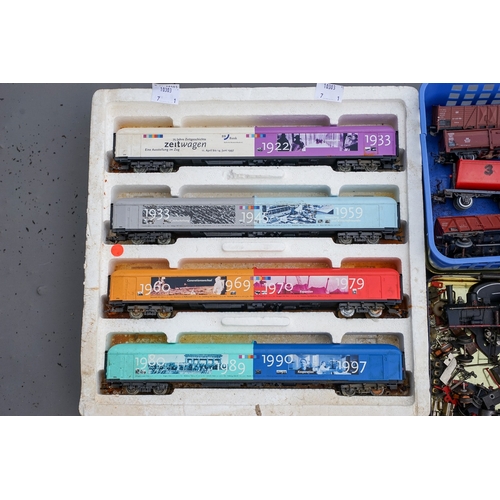 520 - Marklin HO scale Continental Bogie covered Wagons x 4 in original poly base.  Would benefit from a c... 