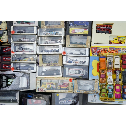 527 - One tray of modern boxed vehicles to include Oxford, Maisto, corgi (boxes af), 
A quantity of mainly... 