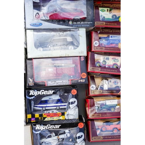 546 - Two trays of modern diecast to include boxed Matchbox Models of Yesteryear Power of the Press YPP04 ... 