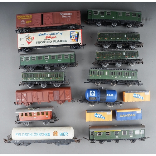 550 - 2 trays of mainly Marklin HO scale wagons and coaches