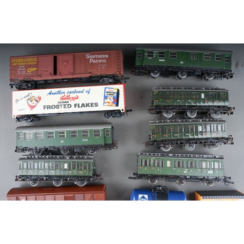 550 - 2 trays of mainly Marklin HO scale wagons and coaches