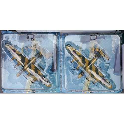 552 - Two Oxford aviation boxed model airplanes plus others (6) (af)