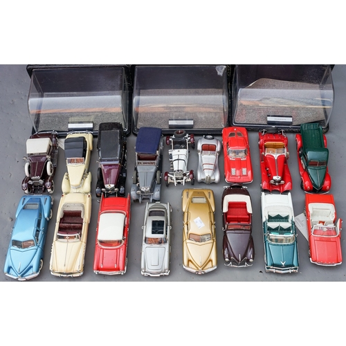 553 - Franklin Mint model cars plus display cases, some damage and water damage