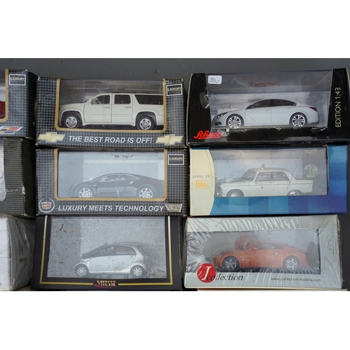 561 - One tray of approx. 30 Minichamps diecast cars, boxed. af