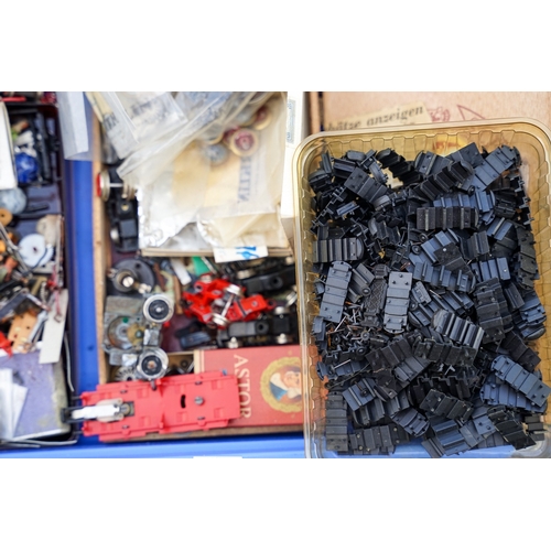 562 - One tray of HO scale model railway spares for locos, rolling stock