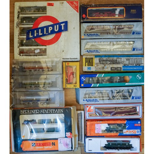 567 - 1 box and loose items of assorted trains, including Liliput, Roco etc