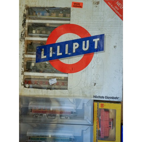 567 - 1 box and loose items of assorted trains, including Liliput, Roco etc