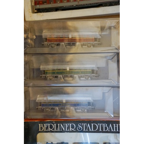 567 - 1 box and loose items of assorted trains, including Liliput, Roco etc