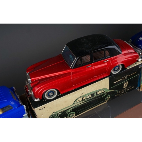 575 - A box of boxed and loose die cast, plastic and tin plate vehicles, the boxed cars comprise a Bandai ... 