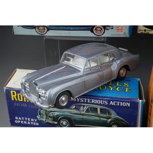 575 - A box of boxed and loose die cast, plastic and tin plate vehicles, the boxed cars comprise a Bandai ... 