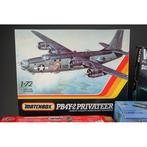 578 - Four boxed unbuilt 1:72 scale model kits of aircraft, comprising Airfix series 8 (8002) Avro Lancast... 