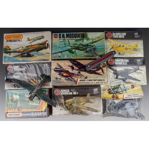 581 - Nine boxed / packaged unbuilt 1:72 scale aircraft model making kits and two built model aircrafts, t... 