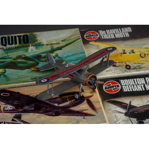 581 - Nine boxed / packaged unbuilt 1:72 scale aircraft model making kits and two built model aircrafts, t... 