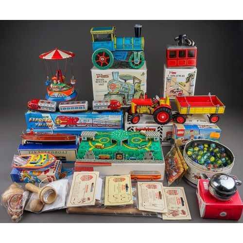 585 - A box of mostly boxed late 20th century tin plate and other childrens and collectors toys, including... 