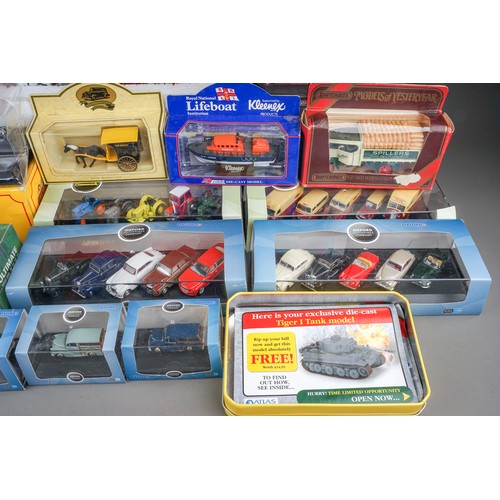 586 - Twenty seven boxed modern die cast vehicles and sets by Corgi, Oxford, Matchbox, Lledo, etc, include... 