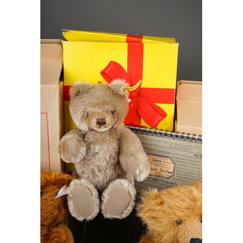 595 - A collection of Modern Steiff Teddy Bears to include: two Classic 1909s (brown and yellow plush); a ... 