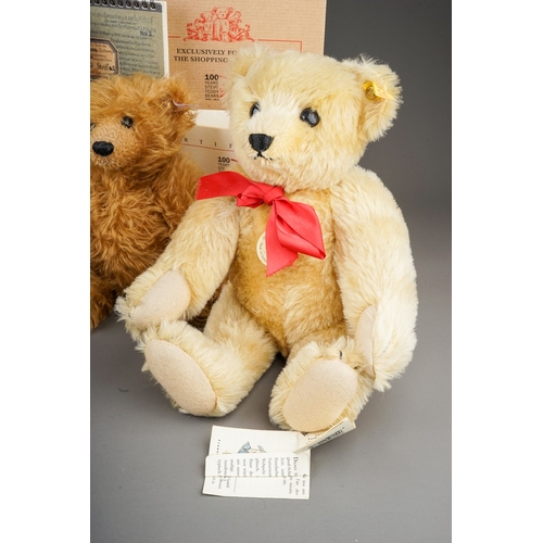 595 - A collection of Modern Steiff Teddy Bears to include: two Classic 1909s (brown and yellow plush); a ... 