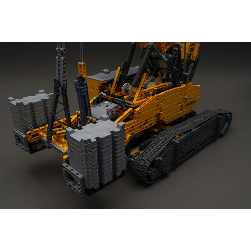 605 - LEGO Technic Liebherr Crawler Crane LR 13000 RC Set 42146, constructed, with box and instructions, a... 