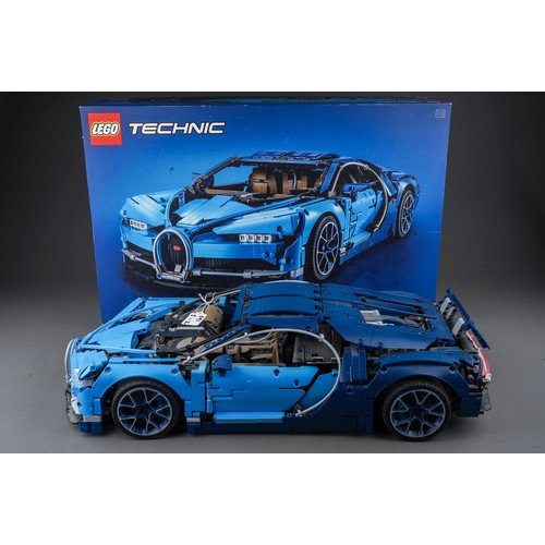 608 - Lego Technic Bugatti Chiron (blue) 42083 1:8 scale, constructed, with box and instructions, appears ... 