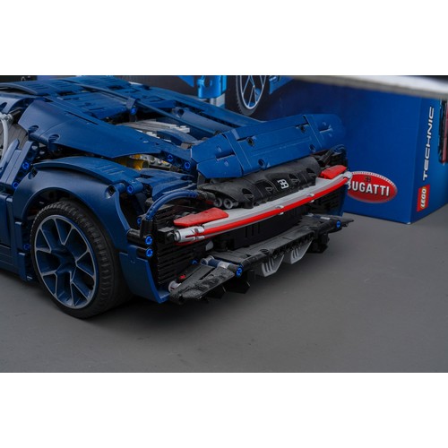 608 - Lego Technic Bugatti Chiron (blue) 42083 1:8 scale, constructed, with box and instructions, appears ... 