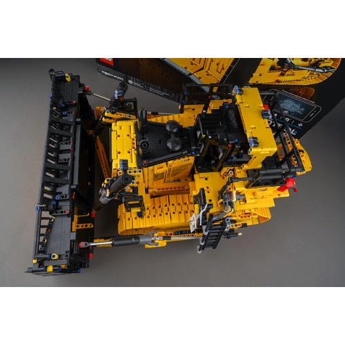 610 - Lego Technic Control D11 Cat Bulldozer 42131 constructed with box and instructions, appears complete... 