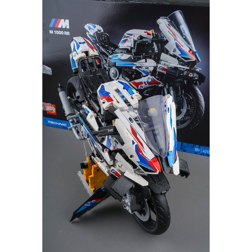 611 - Lego Technic BMW Motorrad M1000 RR motobike 42130 1:5 scale, constructed with box and instructions, ... 