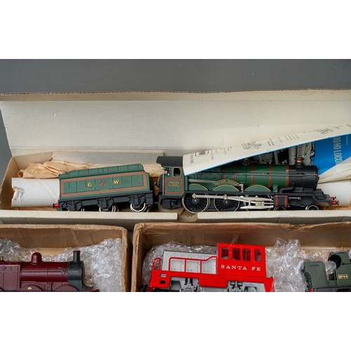 614 - Assorted trains, 00 Gauge to include: Tri-ang Hornby R759 G Hall class locomotive and tender (G.W.R)... 