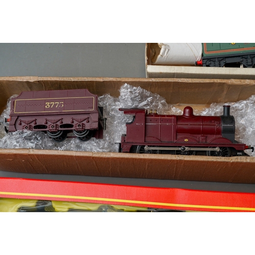 614 - Assorted trains, 00 Gauge to include: Tri-ang Hornby R759 G Hall class locomotive and tender (G.W.R)... 