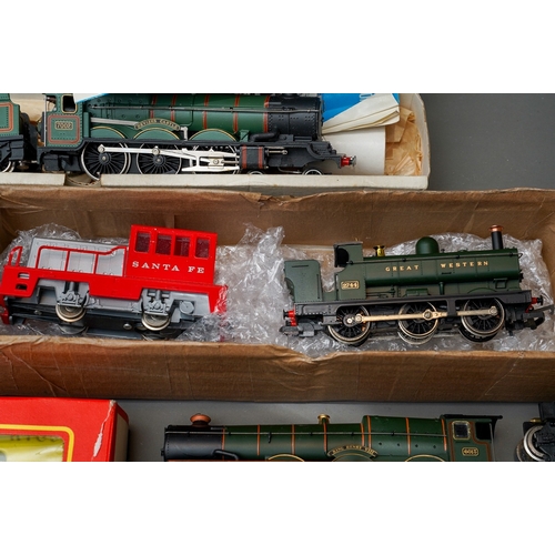 614 - Assorted trains, 00 Gauge to include: Tri-ang Hornby R759 G Hall class locomotive and tender (G.W.R)... 