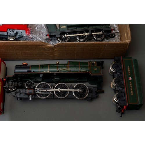 614 - Assorted trains, 00 Gauge to include: Tri-ang Hornby R759 G Hall class locomotive and tender (G.W.R)... 