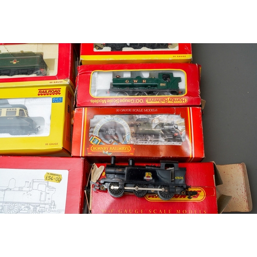 618 - Assorted Hornby OO gauge locomotives and tenders to include: R3301 BR 4-6-0 Castle Class 