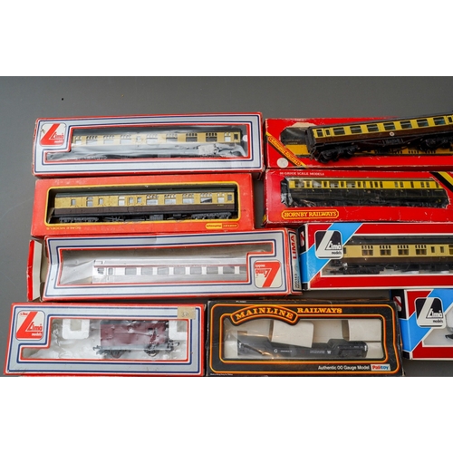 620 - Assorted model railway 00 gauge mainly carriages with rolling stock and wagons, makers include: Lima... 