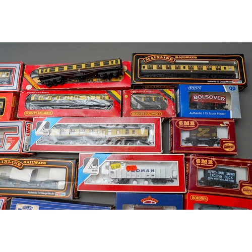 620 - Assorted model railway 00 gauge mainly carriages with rolling stock and wagons, makers include: Lima... 