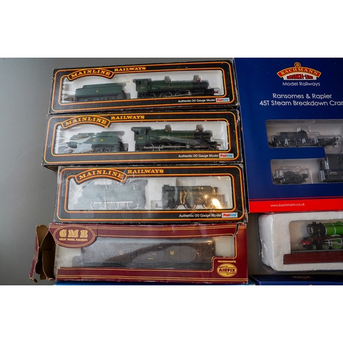 625 - Assorted 00 gauge model railway locomotive to include: Mainline 4-6-0 Manor Class GWR Green x 2, 0-6... 