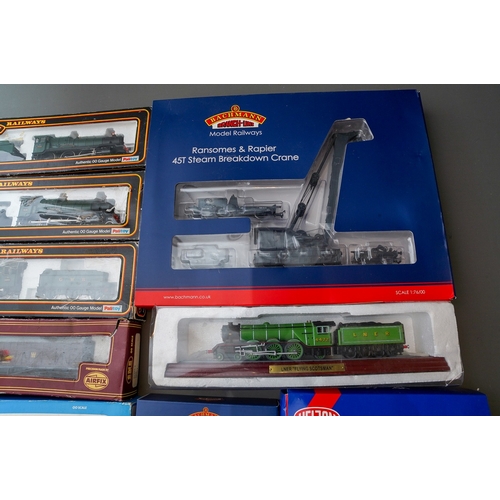 625 - Assorted 00 gauge model railway locomotive to include: Mainline 4-6-0 Manor Class GWR Green x 2, 0-6... 