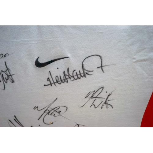 673 - 2003 Rugby World cup England Shirt signed by 7 members of the team, including Martin Johnson and Nei... 