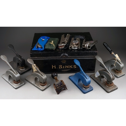 685 - An early 20th century metal deed box containing an assortment of vintage stationery embossers, compr... 