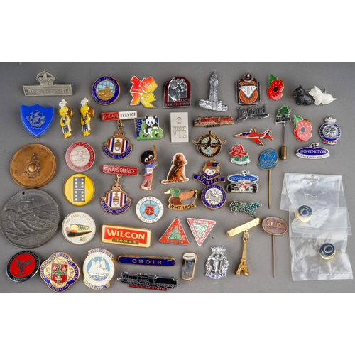 695 - A tin of enamel and pin badges and medallions, etc, including a 1942 military Physical Training meda... 