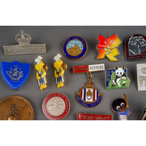 695 - A tin of enamel and pin badges and medallions, etc, including a 1942 military Physical Training meda... 