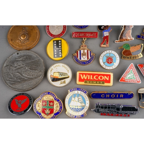 695 - A tin of enamel and pin badges and medallions, etc, including a 1942 military Physical Training meda... 