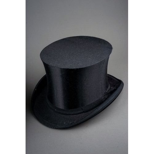 715 - An early 20th century French boxed black silk folding opera hat, the underside of the lid bears labe... 