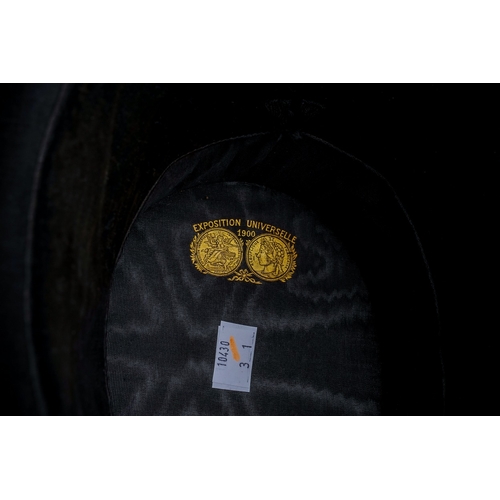 715 - An early 20th century French boxed black silk folding opera hat, the underside of the lid bears labe... 