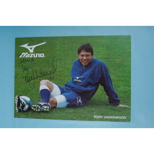 724 - Autographs, Sporting personalities, a folder of approximately one hundred and eighteen signed photos... 