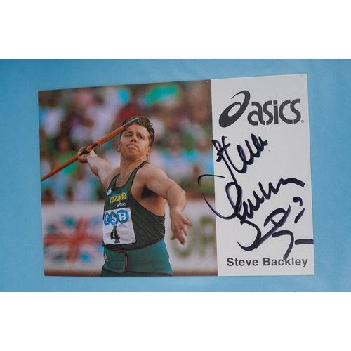 724 - Autographs, Sporting personalities, a folder of approximately one hundred and eighteen signed photos... 