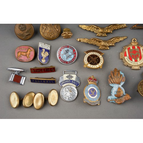 731 - A small tray of collectables, car badges, smoking ephemera, etc, a Chinese bronze ink box with engra... 