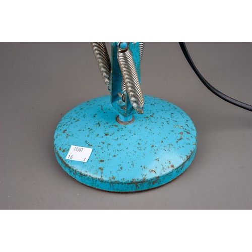 753 - An Anglepoise Lighting Ltd turqouise lamp, model 90, in scratched and rusted condition, max height 8... 