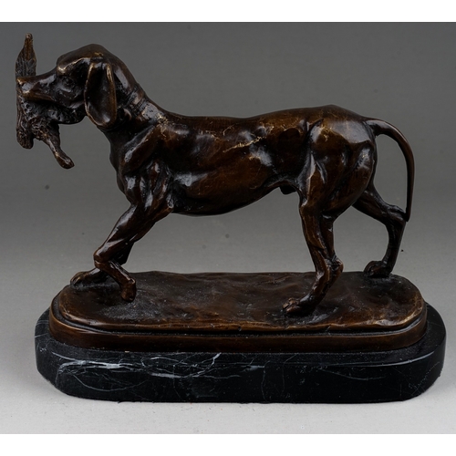 775 - A late 20th Century bronze figure of a gun dog carrying a pheasant in its mouth, unsigned, mounted o... 